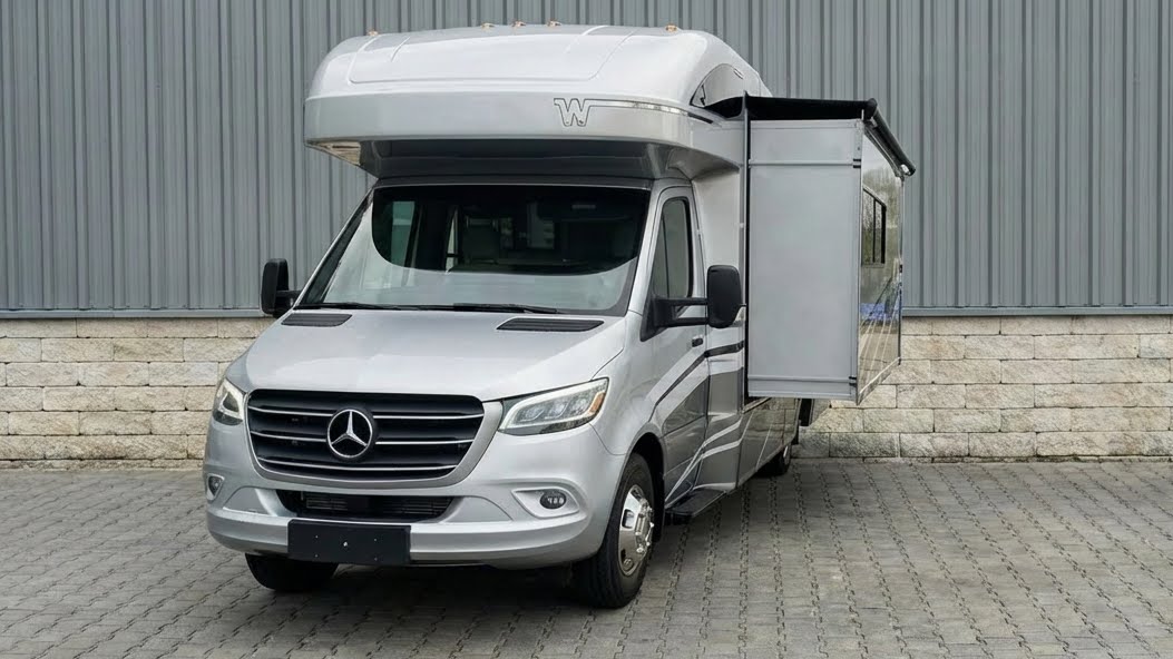2023 Winnebago Navion 24D